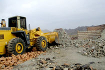 ساختمان و دیوار کشی‌های غیرمجاز ۳۰۰ قطعه باغ شهر در شیراز تخریب شد