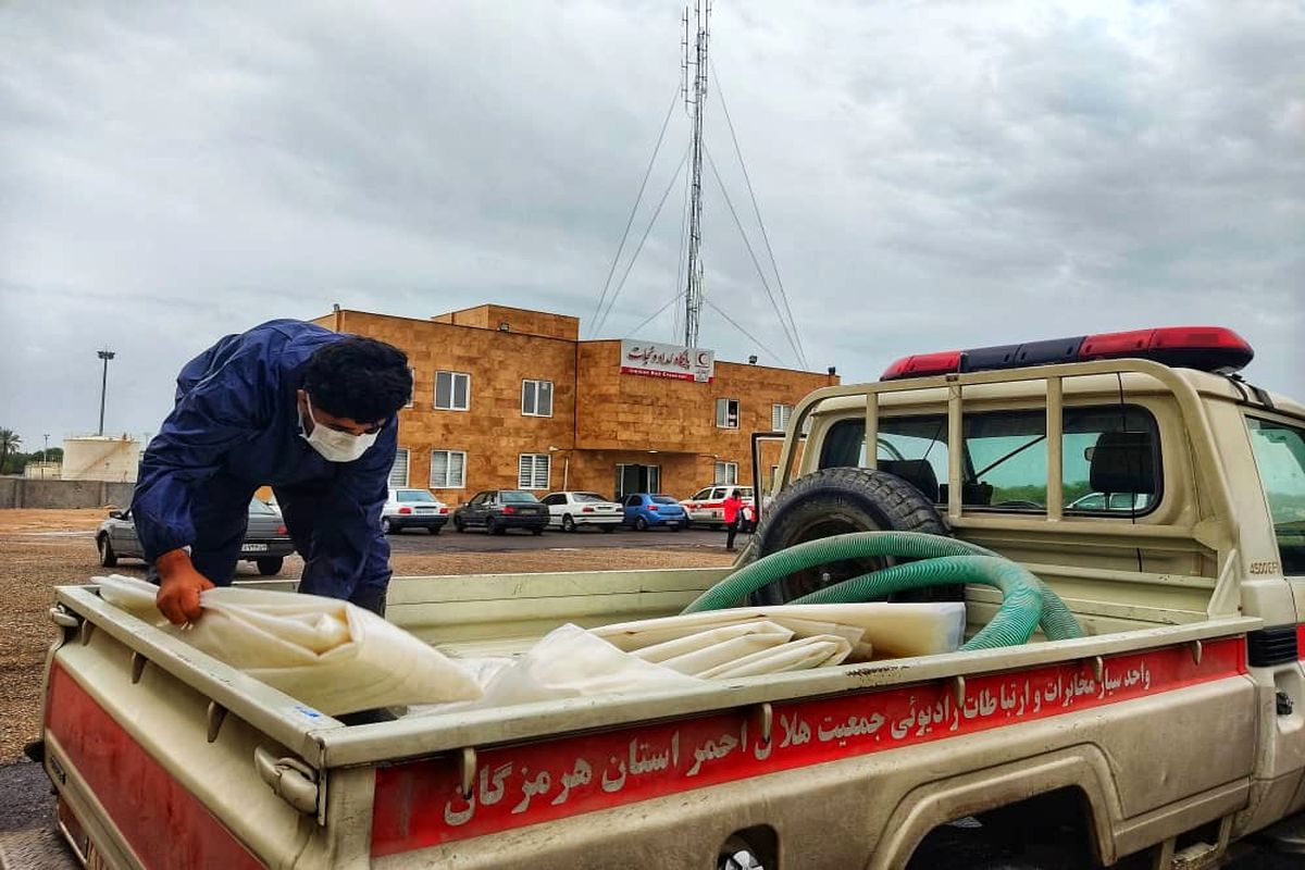 جاری شدن سیل در در برخی از نقاط هرمزگان/ امدادرسانی به ۹۶۵ خانوار