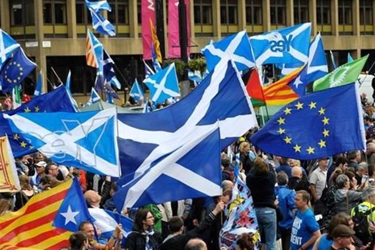 حامیان استقلال اسکاتلند از بریتانیا در گلاسکو راهپیمایی کردند