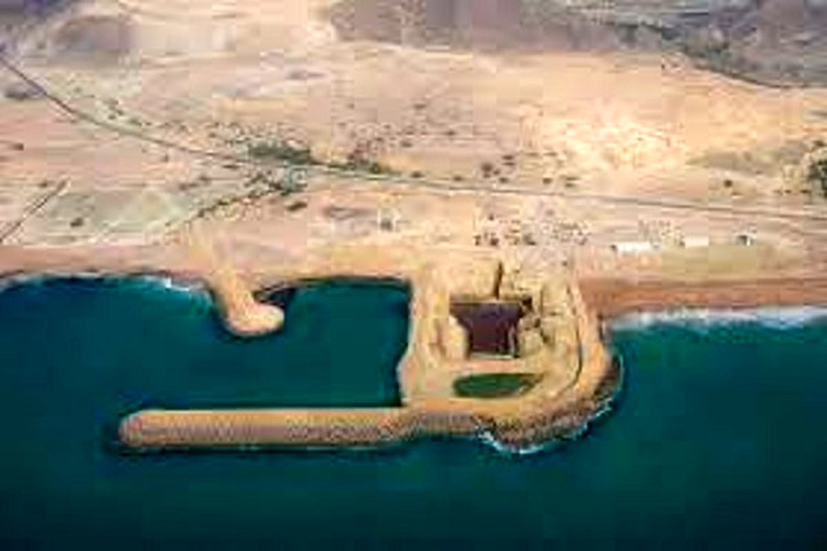 بازدید موثقی نیا از آبگیر و زمین ایستگاه پمپاژ گیشاب خط انتقال آب دریای عمان 