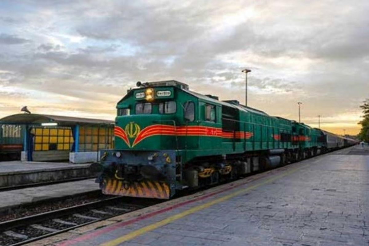 رشد 61 درصدی قطار های حومه‌ای قم–تهران