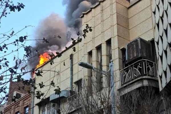 آتش‌سوزی گسترده در سینمای متروکه لاله‌زار؛ حریق تحت کنترل است