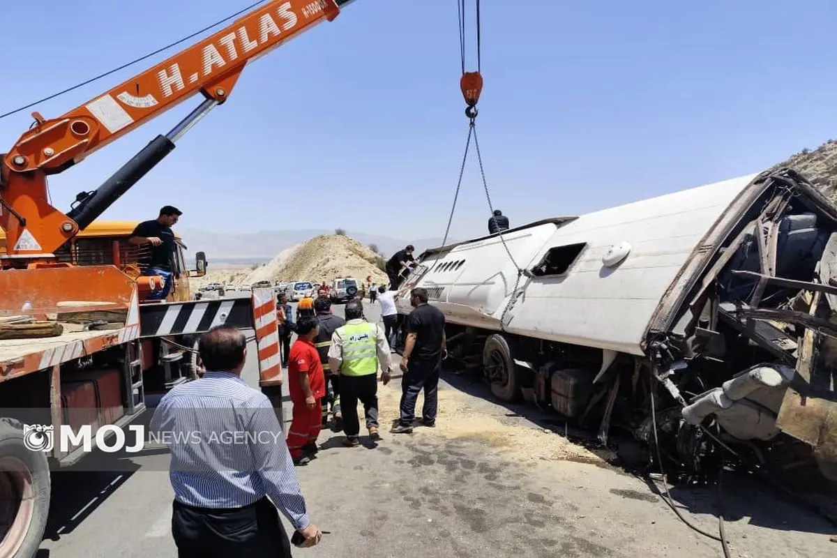 آخرین وضعیت مصدومان حادثه واژگونی اتوبوس در محور فیروزآباد – کوار