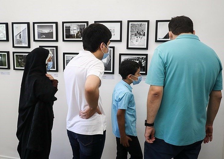 گالری هنر طهران در خیابان ایرانشهر تهران آغاز به کار کرد
