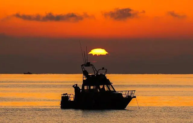 آمریکا به یک شناور دیگر در آب‌های بین‌المللی حمله کرد