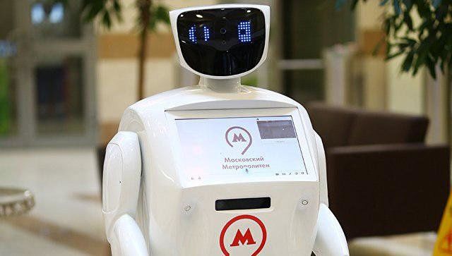 متروشا ربات راهنما در متروی مسکو