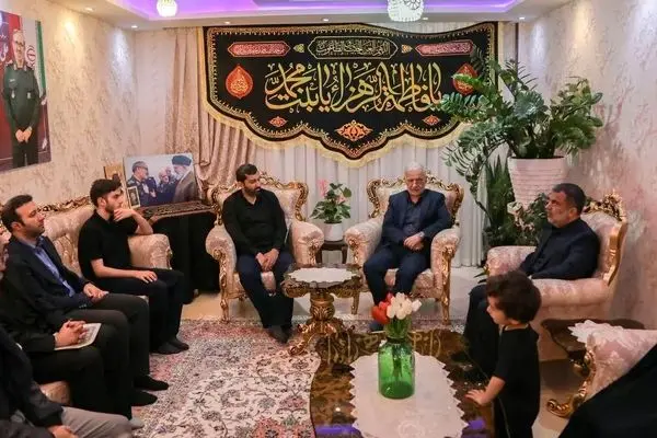 دیدار وزیر کشور با خانواده شهیدان شادمانی، ربانی و محرابی