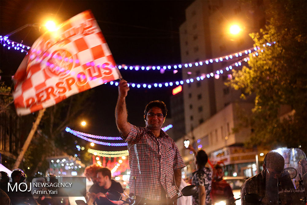 شادی هواداران تیم فوتبال پرسپولیس در خیابان های تهران