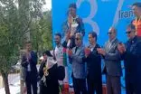 رکابزن تبریزی تیم ملی دوچرخه سواری ایران مدالش را به مادرش تقدیم کرد