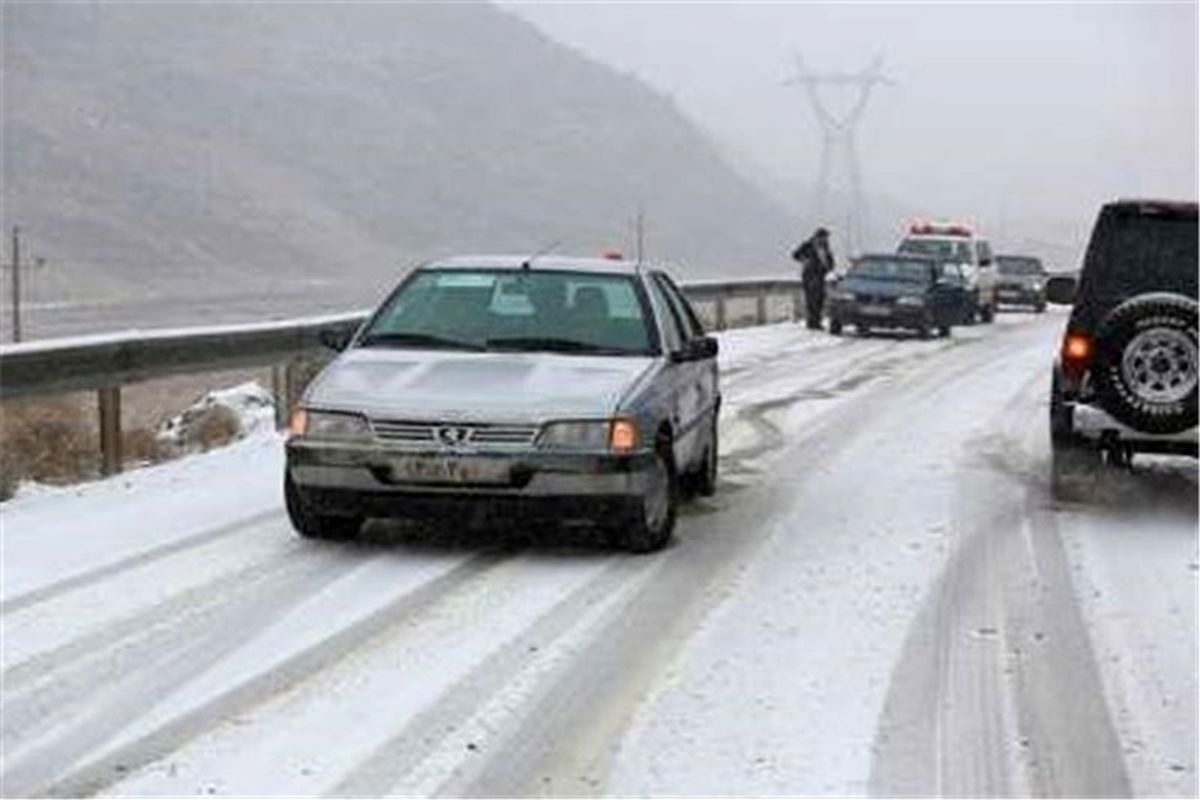بارش برف در محورهای مواصلاتی استان اصفهان