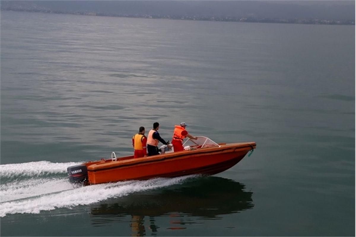 نجات جان 14 نفر از دریانوردان در آب های ساحلی استان