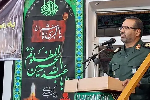 تقدیر از رانندگان ماشین آلات سنگین حامی رزمندگان در گروه پدافند هوایی ۱۰ محرم سپاه