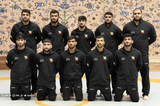 تیم ملی کشتی فرنگی ایران با استقبال پرشور مردم وارد کشور شد