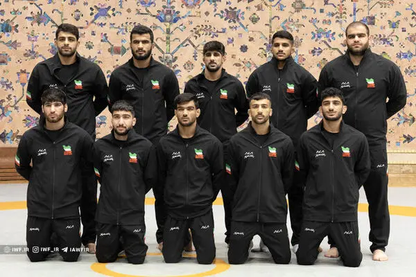 تیم ملی کشتی فرنگی ایران با استقبال پرشور مردم وارد کشور شد