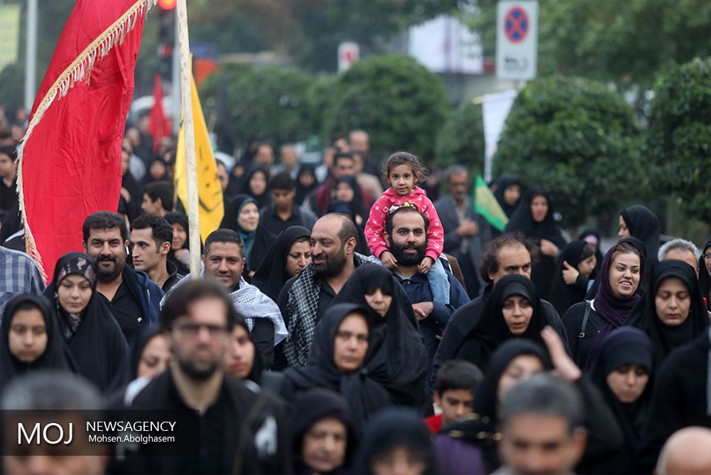 راهپیمایی بزرگ جاماندگان اربعین حسینی در تهران آغاز شد