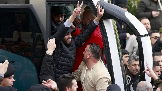 آزادی ۱۹۰۰ زندانی فلسطینی در مرحله نخست اجرای آتش‌بس