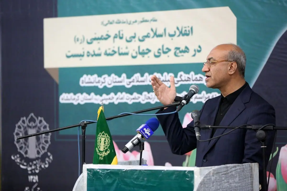 امام خمینی (ره) ستون معجزهگر انقلاب و استمرار عزت ایران هستند