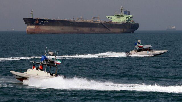 واکنش نیروی دریایی آمریکا به توقیف نفتکش خارجی توسط سپاه پاسداران