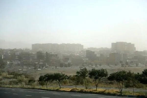 تهران در باران و گردوخاک می رود