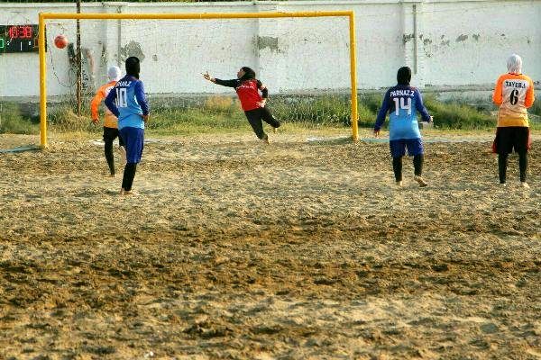 تیم فوتبال ساحلی مقاومت گلساپوش یزد بر حریف خود غلبه کرد