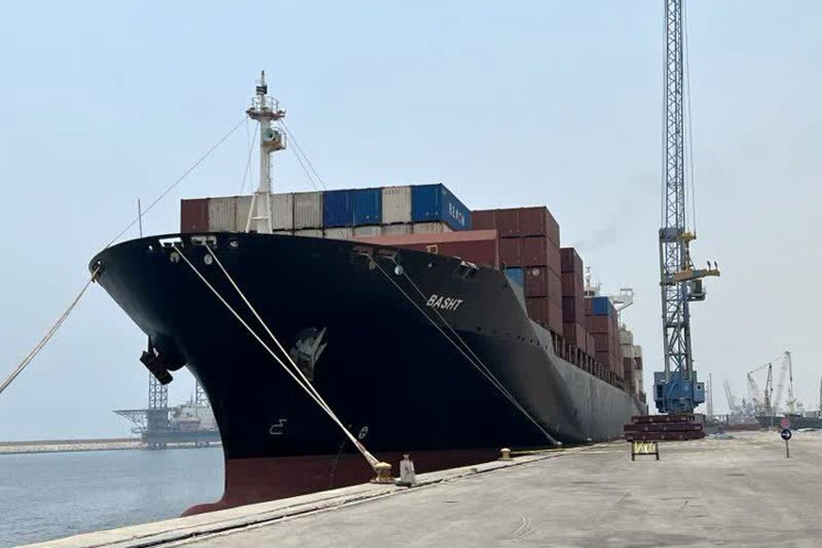 یکی از بزرگ‌ترین کشتی‌های کانتینری ایران در عسلویه پهلو گرفت