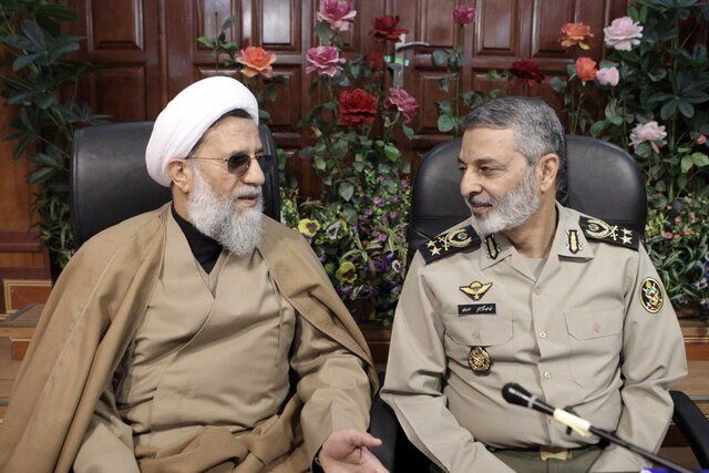 رئیس سازمان عقیدتی سیاسی ارتش به سرلشکر موسوی تبریک گفت