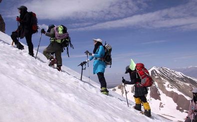 بانوان کوهنوردان آملی به قله 5 هزار متری کازبگ گرجستان صعود می‌کنند