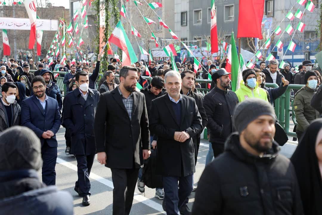 حضور مدیرعامل بانک دی در راهپیمایی 22 بهمن