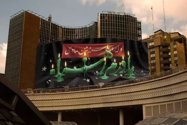 رونمایی دیوارنگاره «مادرم زهرا» در قلب تهران