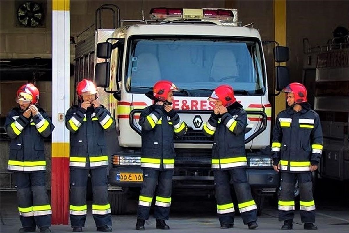 44 عملیات امداد و نجات موفق در بندرعباس/آماده باش کامل ایستگاه‌های آتش نشانی بندرعباس 