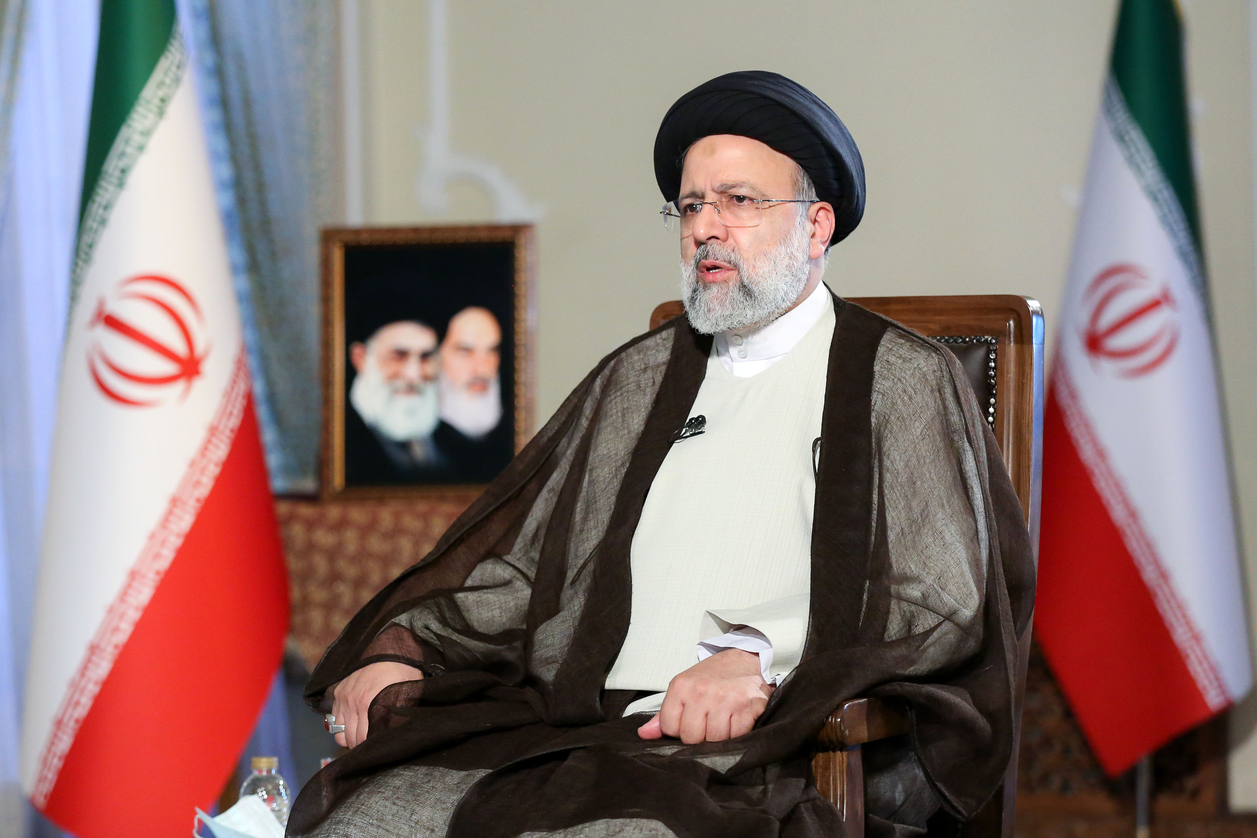 انتقادات رییسی از دولت روحانی در خصوص ارز و کسری بودجه