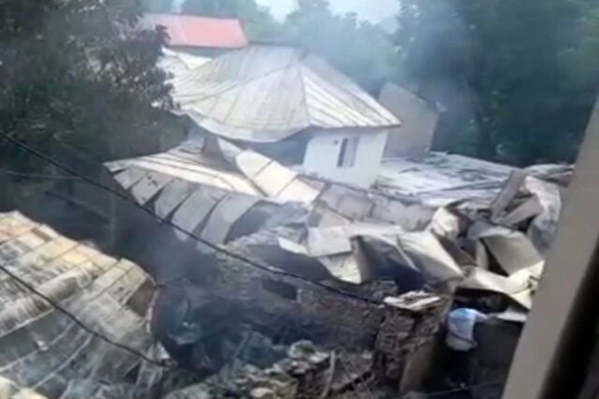 آتش سوزی ۱۶ منزل مسکونی و مسجد  در روستای لانیز