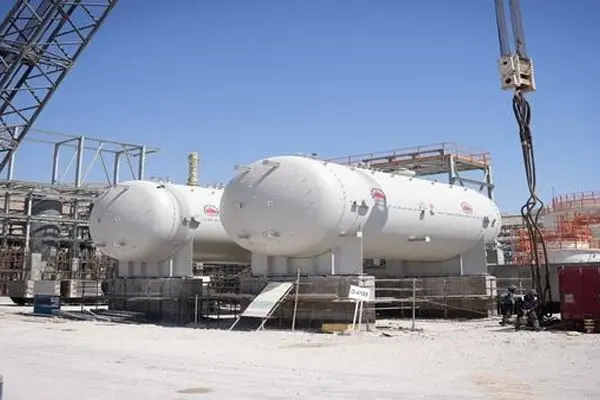 پیشرفت طرح پلی‌اتیلن سنگین شرکت صنایع پلیمر گچساران از ۵۰ درصد عبور کرد/ نصب مخازن دوقلوی ذخیره بوتن پروژه