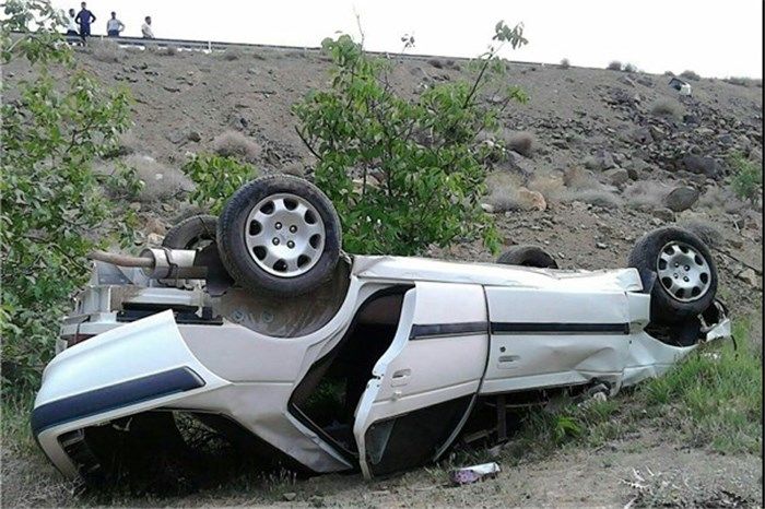 5 مصدوم در اثر واژگون شدن یک خودرو پژو ۴۰۵ در محور اردستان