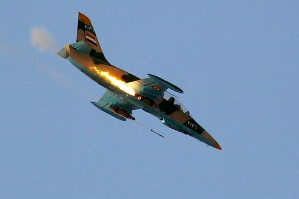 بمباران مواضع داعش در الطبقه توسط جنگنده های روسیه و سوریه