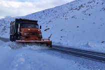 استمرار بارش برف و باران در مناطقی از کشور و تلاش راهداران برای بازگشایی محورهای مواصلاتی