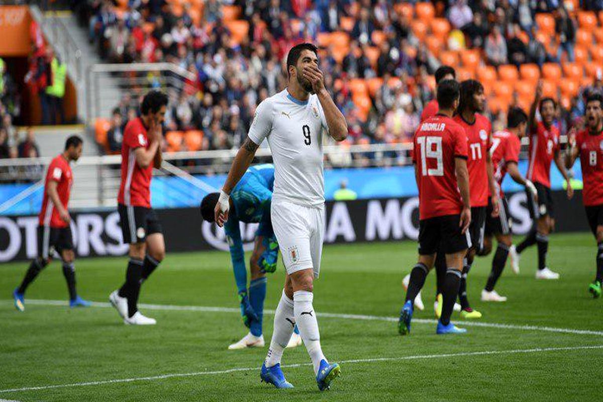 تساوی بدون گل در پایان نیمه نخست بازی اروگوئه و مصر