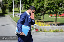 متهم شدن برای اصرار غیرقانونی/ وزیر جوان روی لبه تیغ راه می رود