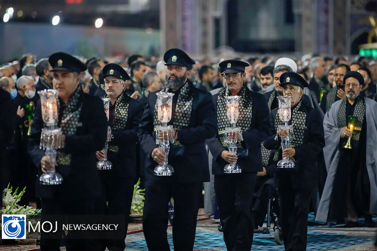 آئین سنتی و معنوی خطبهخوانی شب عاشورا در حرم مطهر رضوی برگزار شد
