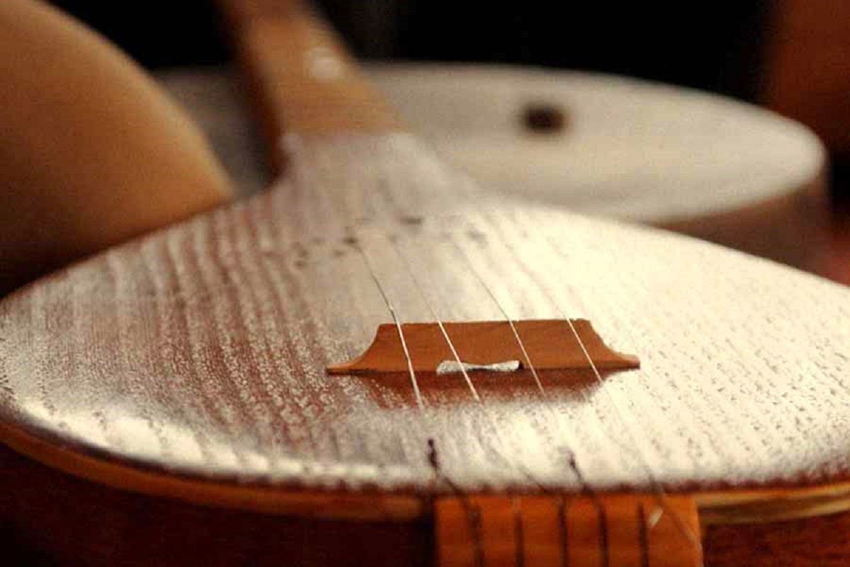 کمک هنری تولید کننده آلات موسیقی «افتخاری» به هنرمندان سیل زده لرستان