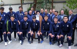  تیم ملی والیبال دانش‌آموزی ایران امروز با رهبر انقلاب دیدار کردند