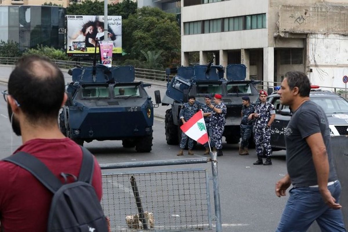 معترضان لبنانی بانک ها را هدف اعتراضات خود قرار دادند