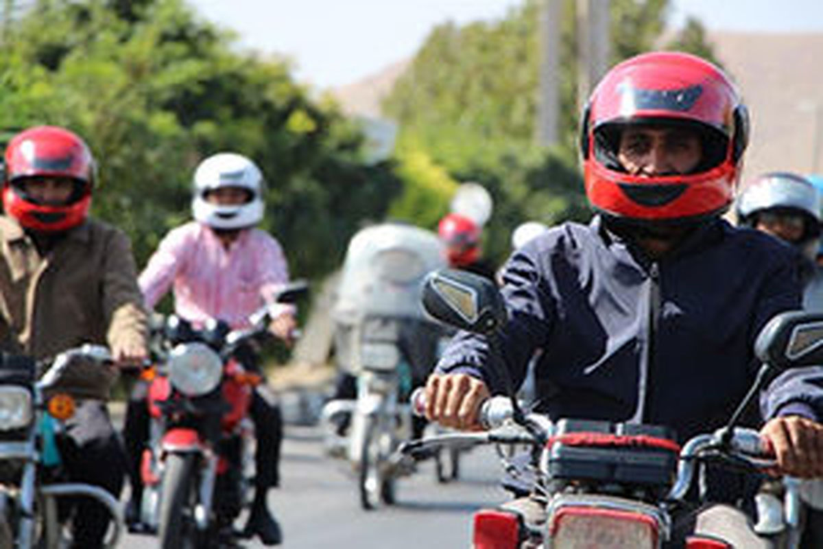 اهدای ۳۰۰ کلاه ایمنی به راکبان موتورسیکلت روستاهای قم