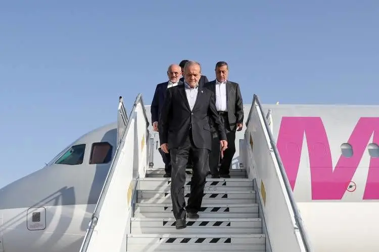 رئیس جمهور برای حضور در چند آیین ملی و بین‌المللی وارد اصفهان شد