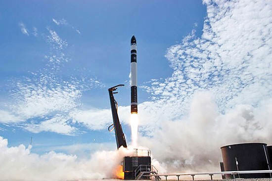 شرکت راکت لب ۷ ماهواره به مدار زمین پرتاب کرد