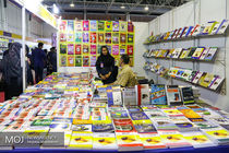 نمایشگاه کتاب دهه کرامت در ابرکوه راه اندازی شد