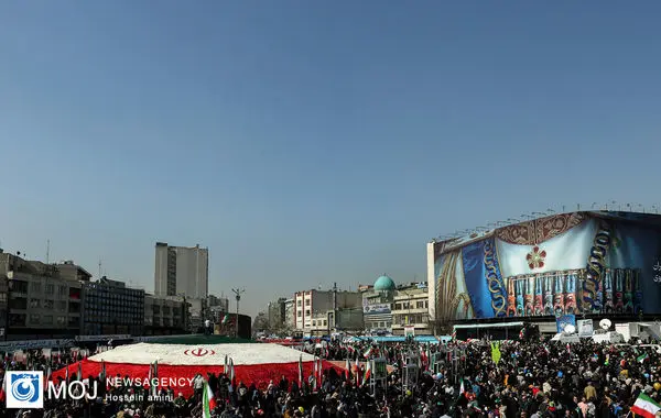 تصاویر هوایی از حضور پرشور مردم تهران در مراسم راهپیمایی ۲۲ بهمن + فیلم