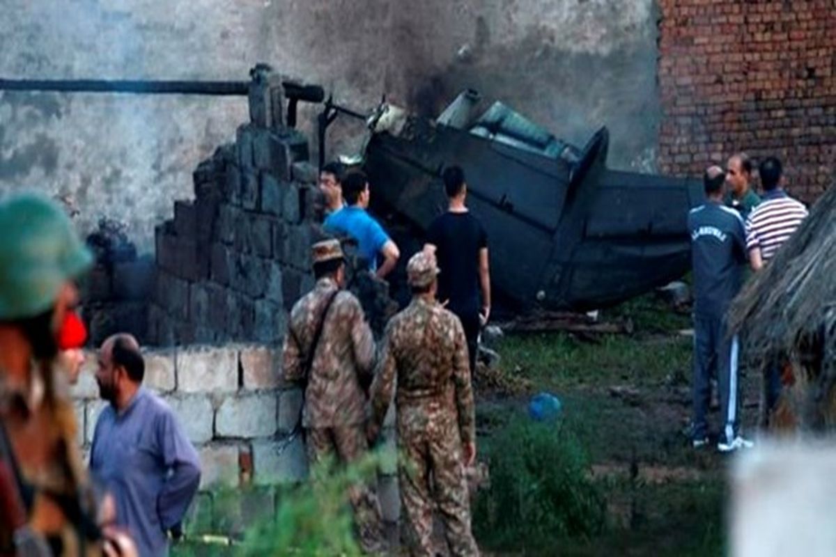 17 کشته در پی سقوط هواپیمای نظامی در پاکستان
