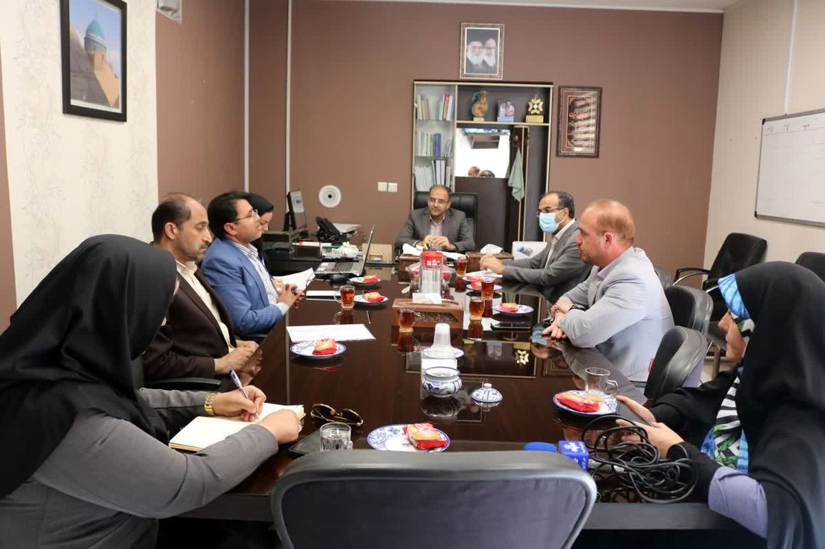 نشست بررسی نهایی شدن اجرای طرح کالابرگ الکترونیکی شهرستان یزد