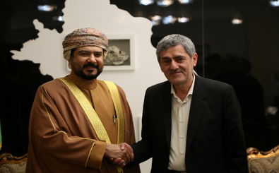 گسترش روابط اقتصاد و تجاری با عمان را دنبال می‌کنیم